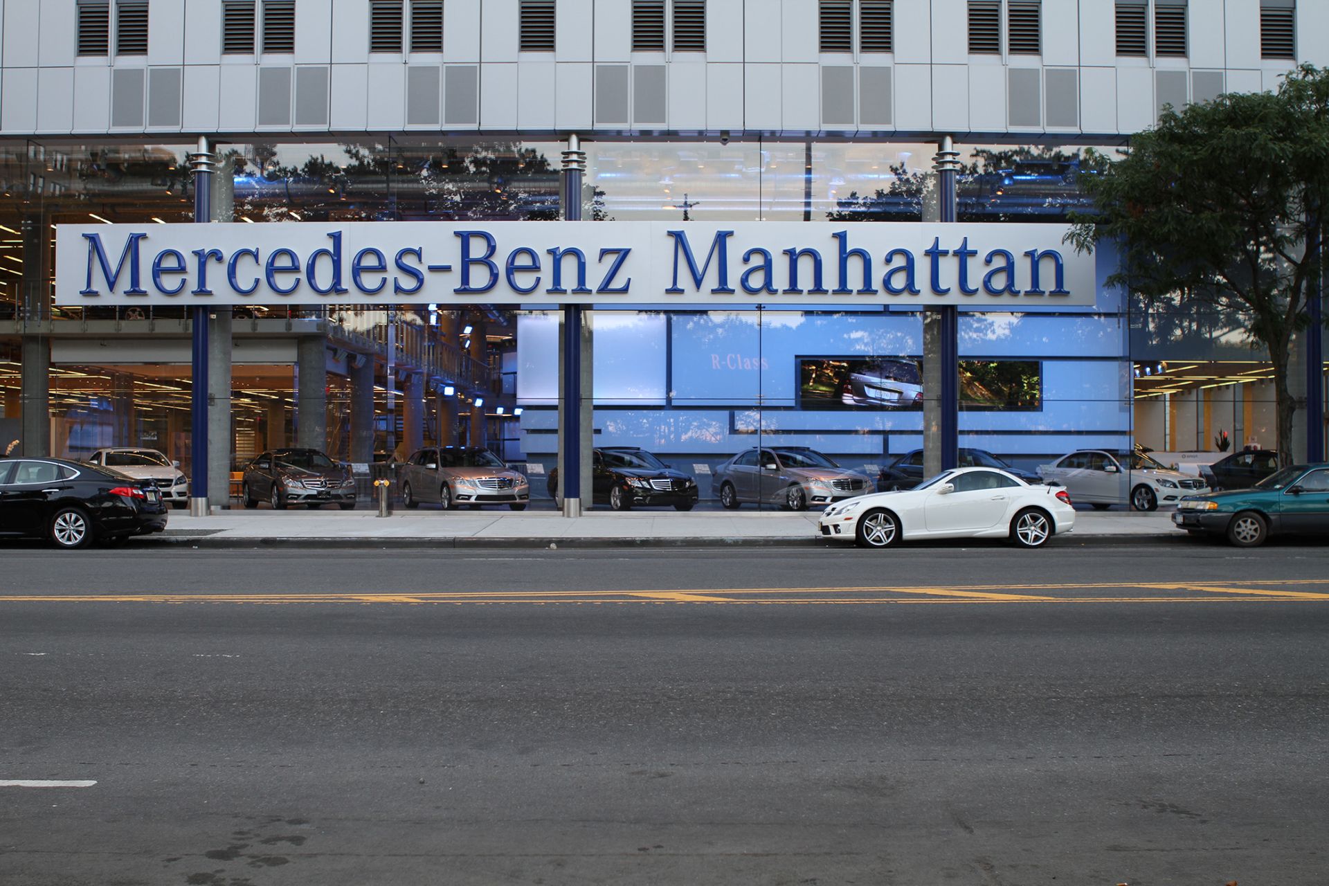 New & Pre-owned Mercedes-Benz Dealership in Manhattan, NYC