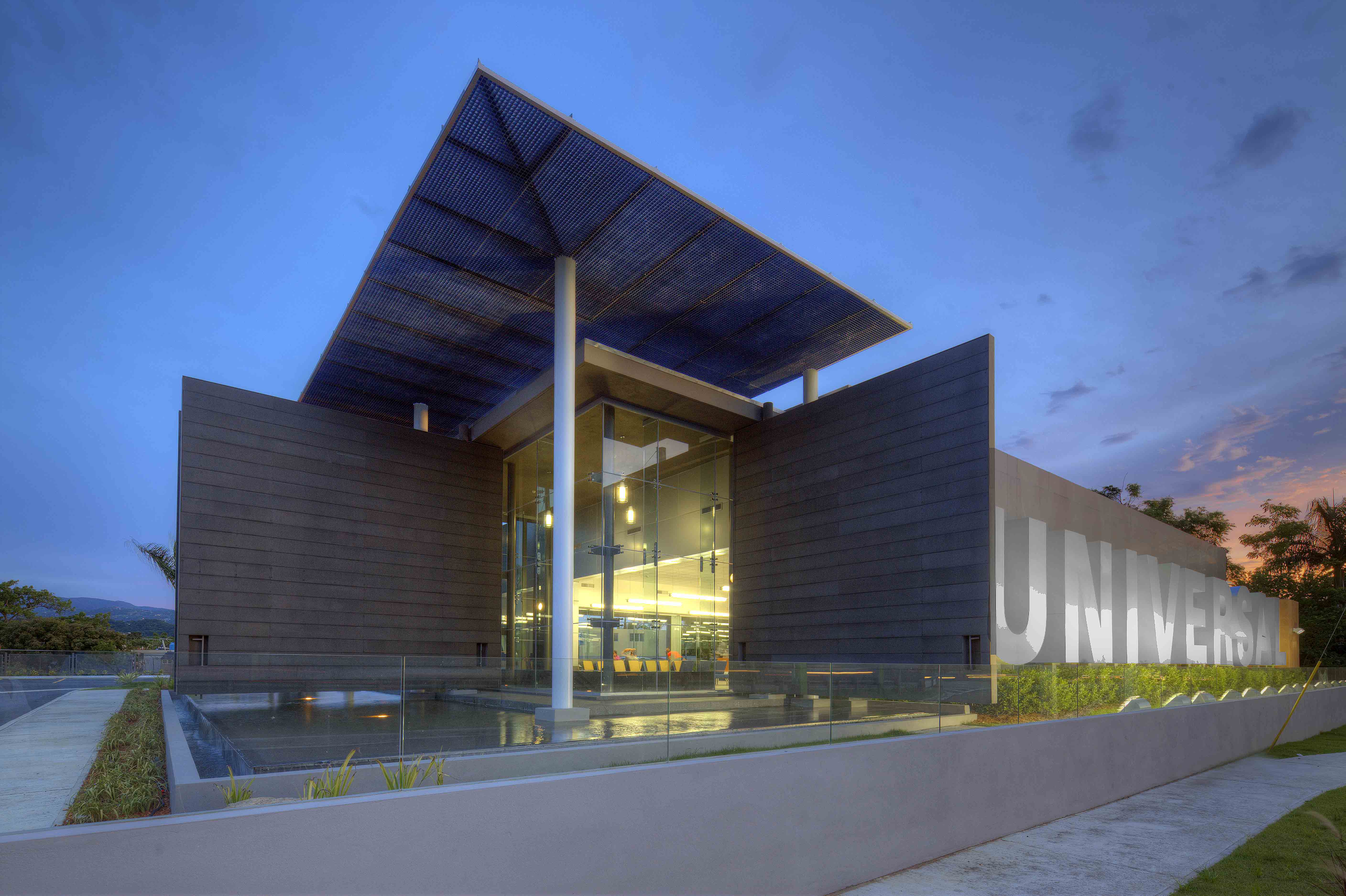 Universal Insurance Group W&amp;W Glass, LLC